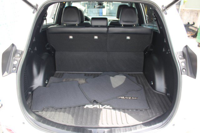 Used 2017 Toyota RAV4 SE FWD image 9