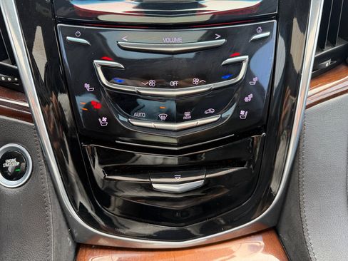Used 2018 Cadillac Escalade Premium Luxury image 15