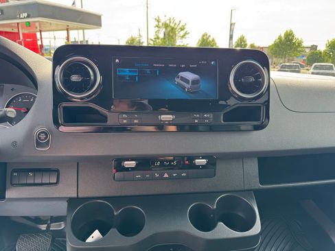 Used 2020 Mercedes-Benz Sprinter 2500 image 19