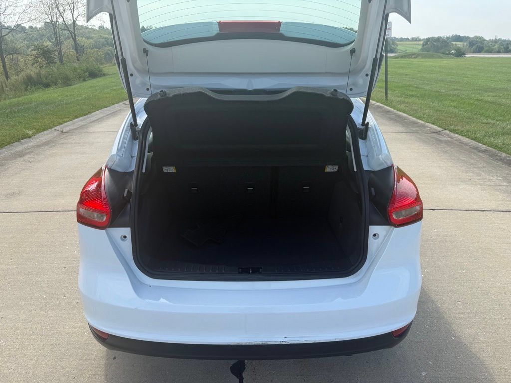 Used 2016 Ford Focus SE FWD image 5