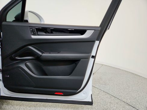 Used 2024 Porsche Cayenne S image 19