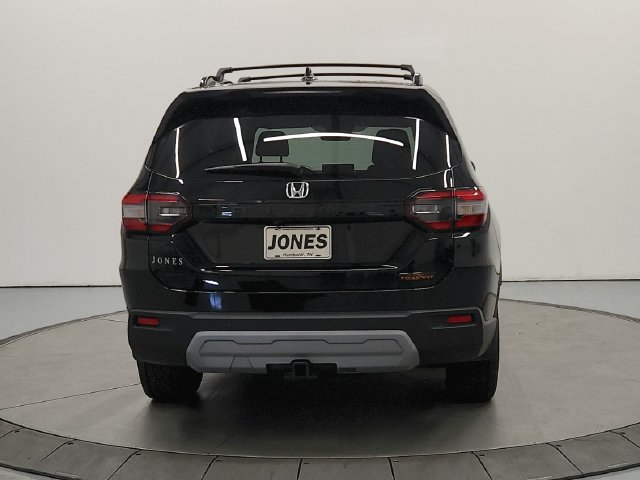 Used 2025 Honda Pilot TrailSport image 7