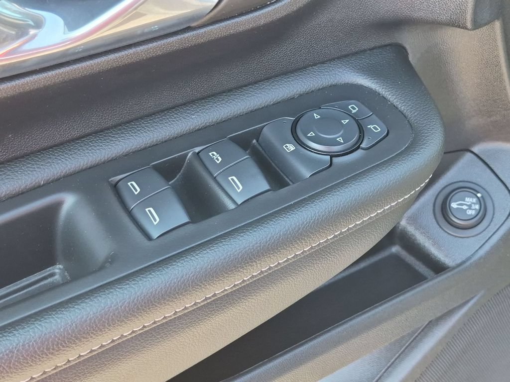 Used 2024 GMC Terrain SLT AWD/4WD image 13
