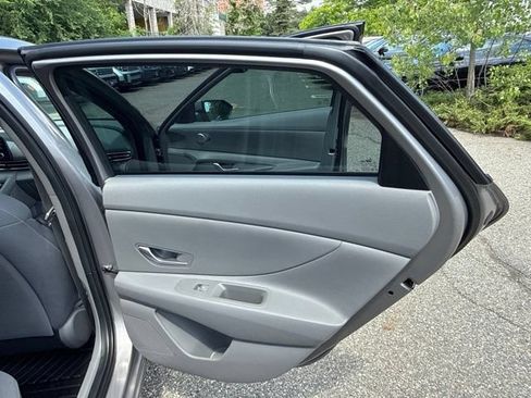 Used 2023 Hyundai Elantra SEL w/ Preferred Accessory Package FWD image 29