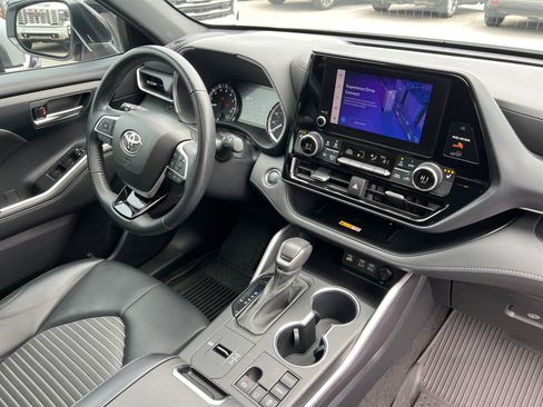 Used 2023 Toyota Highlander XSE image 28