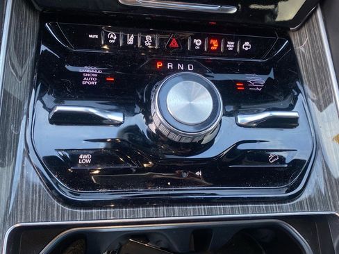 Used 2022 Jeep Wagoneer Series III w/ Premium Group I image 12