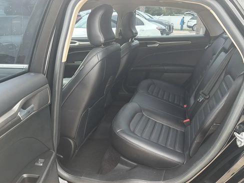 Used 2017 Ford Fusion SE AWD/4WD image 14