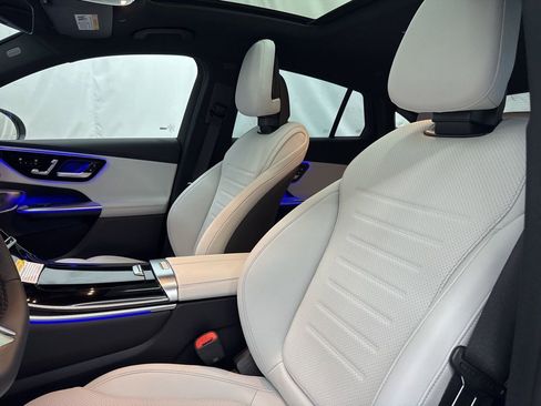 Used 2025 Mercedes-Benz GLC 300 4MATIC image 13