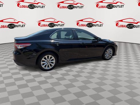 Used 2018 Toyota Camry LE FWD image 8