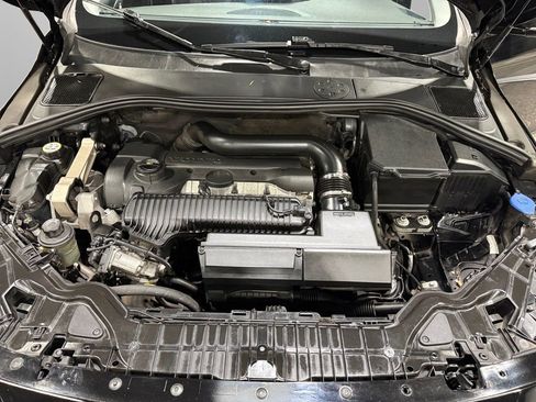 Used 2015 Volvo V60 T5 Cross Country Platinum w/ Protection Package image 42