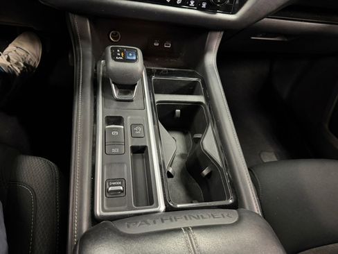 Used 2022 Nissan Pathfinder SV image 23