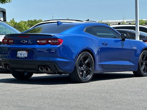 Used 2021 Chevrolet Camaro LT RWD image 4
