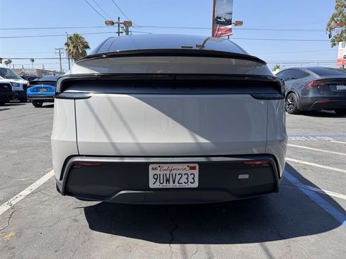 Used 2026 Tesla Model Y AWD image 6