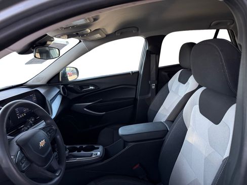 Used 2025 Chevrolet Trax LS FWD image 10