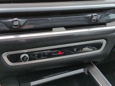 Used 2024 BMW X5 xDrive40i w/ Premium Package image 29