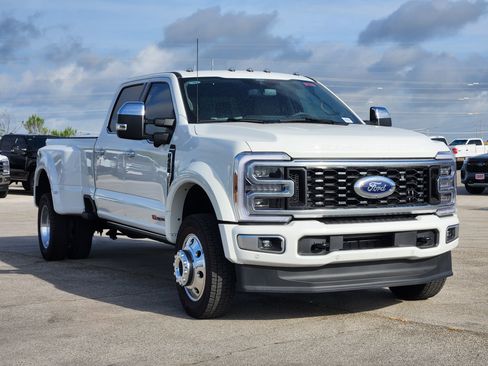 New 2026 Ford F450 Platinum w/ Platinum Plus Package AWD/4WD image 2