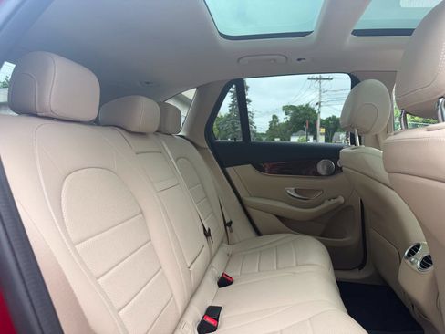 Used 2019 Mercedes-Benz GLC 300 4MATIC image 26