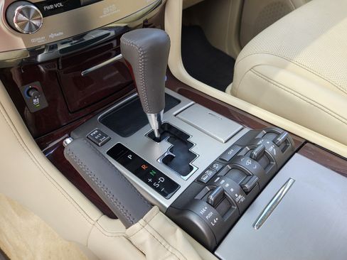 Used 2013 Lexus LX 570 4WD w/ Luxury Pkg image 20