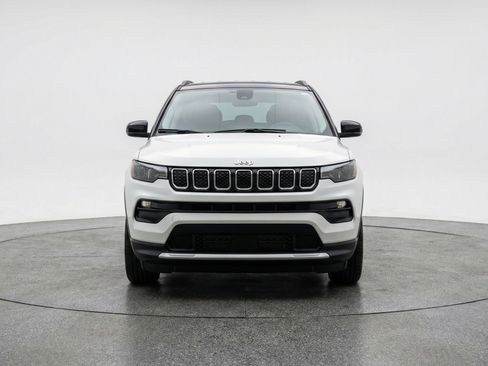 Used 2025 Jeep Compass Limited image 2
