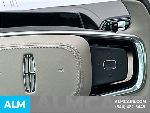 Used 2025 Lincoln Nautilus Reserve AWD/4WD image 30