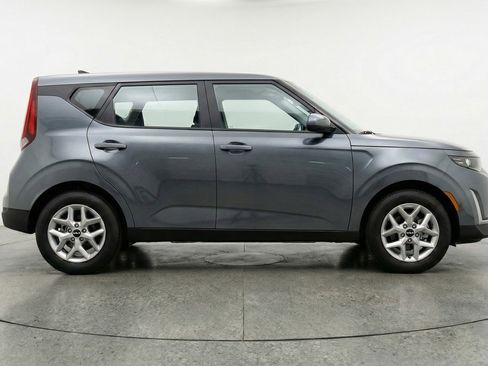 Used 2025 Kia Soul LX w/ LX Technology Package FWD image 11
