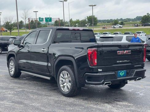 Used 2022 GMC Sierra 1500 Denali w/ Technology Package AWD/4WD image 3