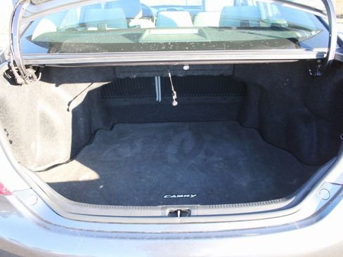 Used 2014 Toyota Camry LE image 19