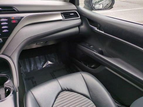 Used 2019 Toyota Camry SE FWD image 16