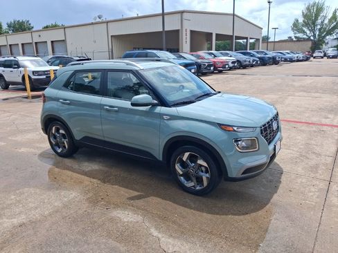 Used 2025 Hyundai Venue SEL FWD image 6
