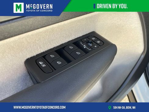 Used 2021 Volvo XC40 T5 Momentum w/ Protection Package Premier AWD/4WD image 14