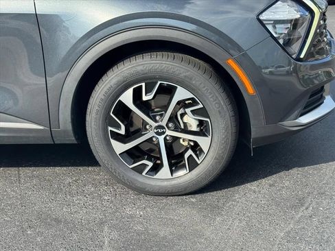 Certified 2023 Kia Sportage EX FWD image 9