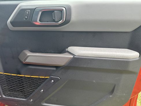 Used 2023 Ford Bronco Badlands image 15