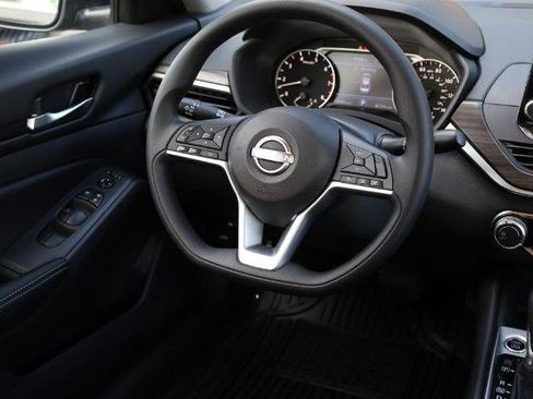 Certified 2025 Nissan Altima 2.5 SV FWD image 22