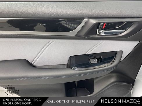 Used 2017 Subaru Legacy 2.5i Sport image 36