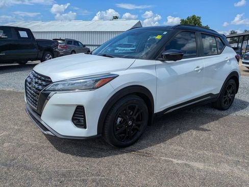 Used 2021 Nissan Kicks SR w/ SR Premium Package FWD image 8