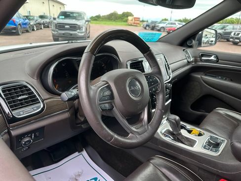 Used 2019 Jeep Grand Cherokee Overland AWD/4WD image 2