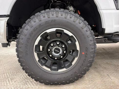 New 2026 Ford F250 Lariat w/ Tremor Off-Road Package AWD/4WD image 11