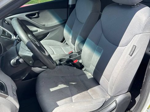 Used 2012 Hyundai Elantra GLS FWD image 12