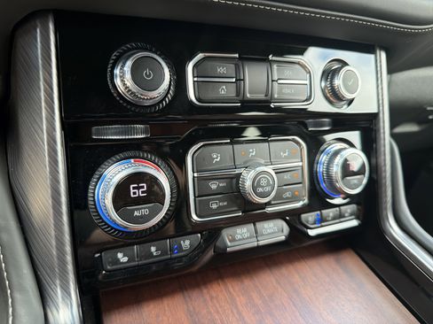 Used 2023 GMC Yukon XL Denali Ultimate AWD/4WD image 30