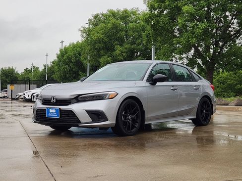 Used 2023 Honda Civic Sport image 3