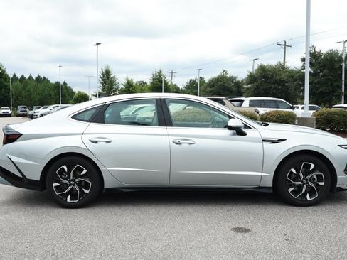 Used 2025 Hyundai Sonata SEL FWD image 4