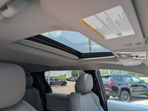 New 2026 Toyota Sienna XLE FWD image 29