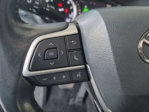 Used 2022 Toyota Highlander XSE FWD image 14