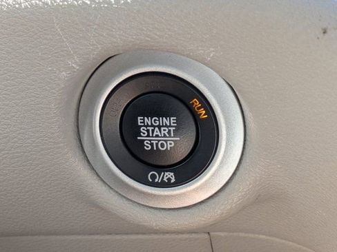 Used 2024 Chrysler Pacifica Touring-L image 25