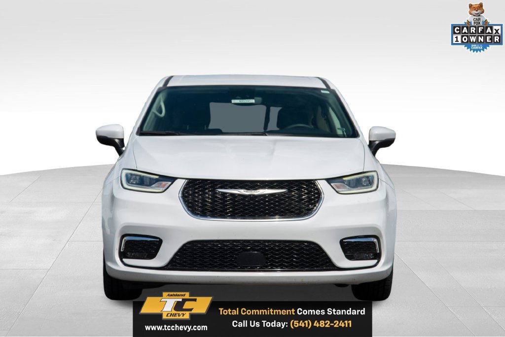 Used 2023 Chrysler Pacifica Touring-L FWD image 2