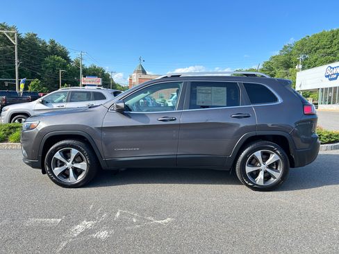 Used 2019 Jeep Cherokee Limited w/ Luxury Group AWD/4WD image 4