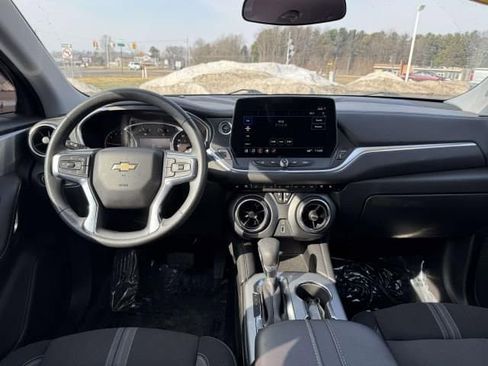 Used 2025 Chevrolet Blazer LT AWD/4WD image 14