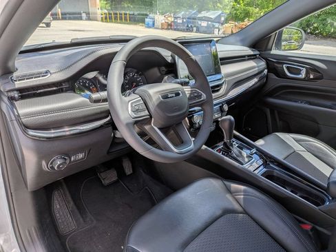 Used 2022 Jeep Compass Latitude w/ Sun and Sound Group AWD/4WD image 13