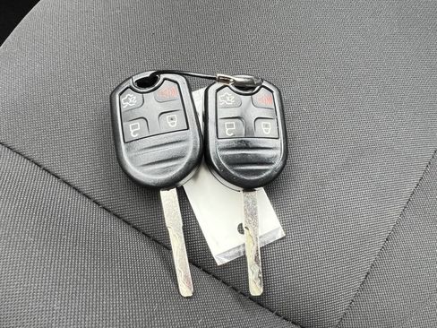 Used 2016 Ford Fiesta SE w/ Cold Weather Package FWD image 23
