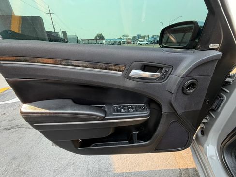 Used 2018 Chrysler 300 Limited AWD/4WD image 11